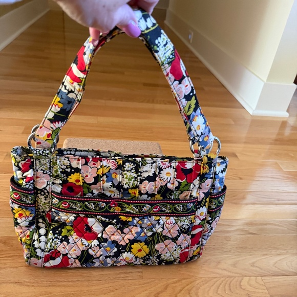 Vera Bradley Poppy Fields Handbag Purse Red Black Floral - Picture 2 of 15